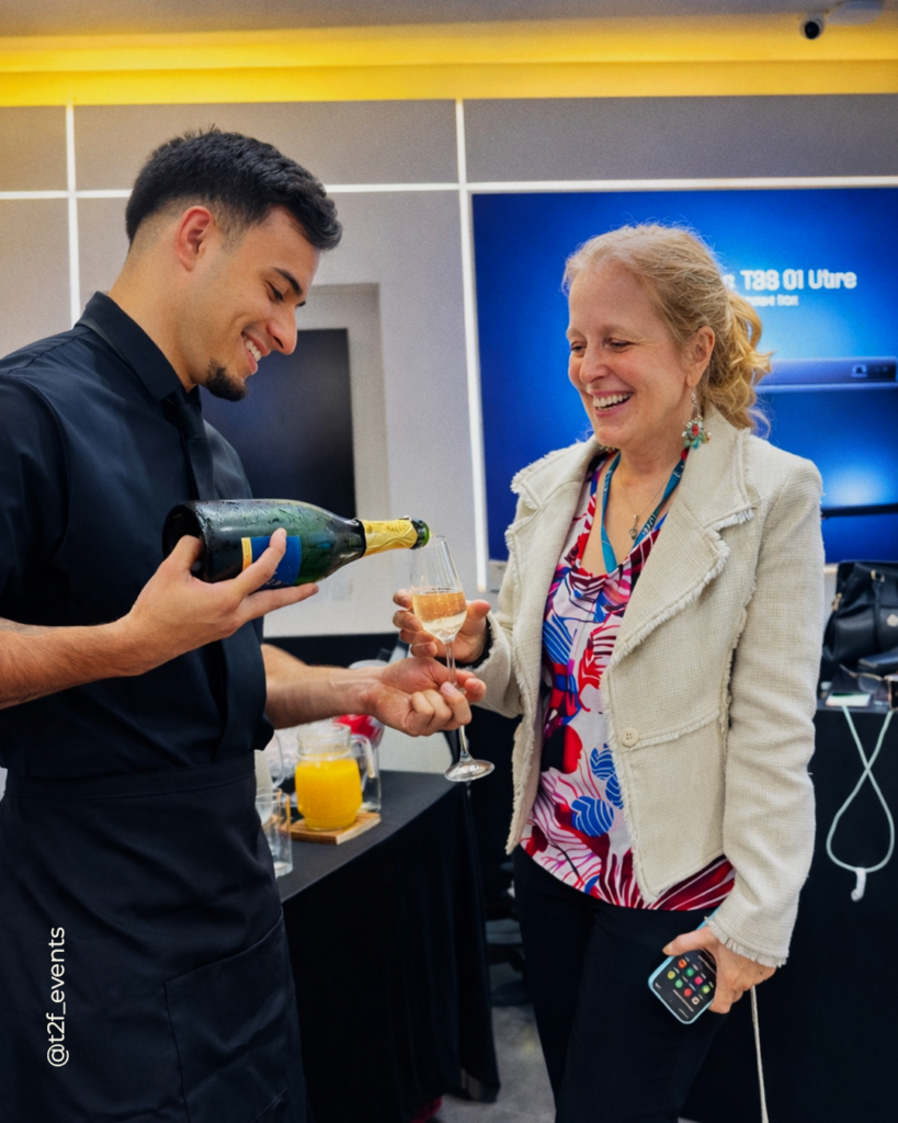 Coquetel corporativo com serviço de catering em evento empresarial da Samsung